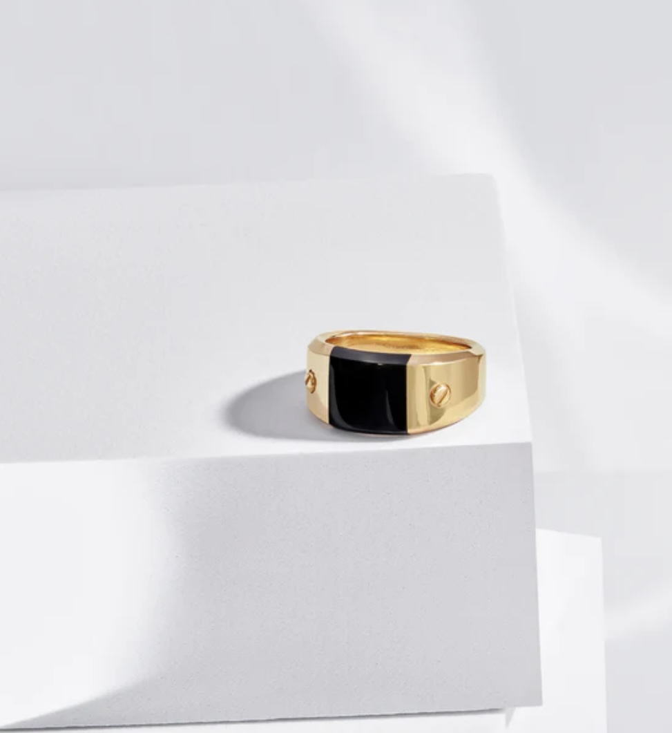 Мужское кольцо с ониксом из золота 585 пробы