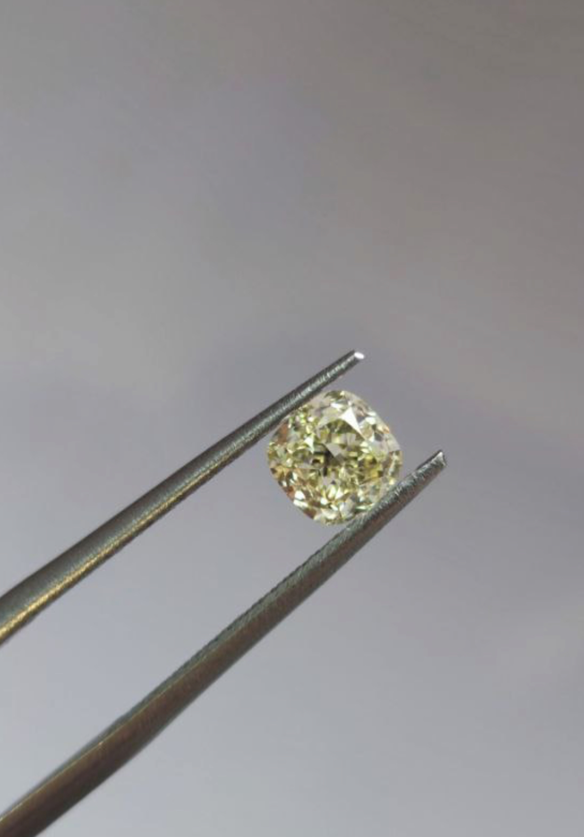 Кольцо с жёлтым бриллиантом(0,90 ct.) из платины 950 пробы