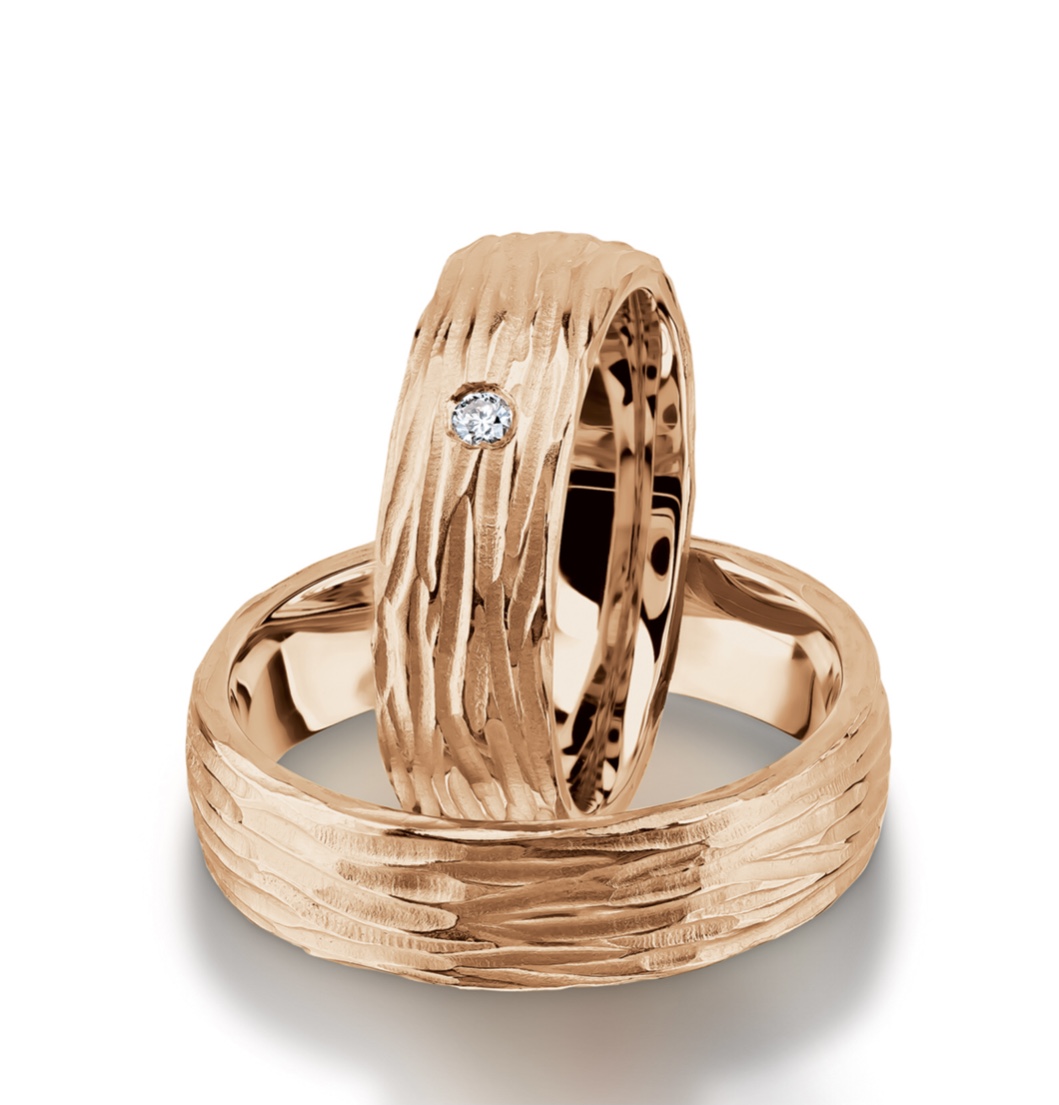 Обручальные кольцо с бриллиантом(0,03 ct.) из золота