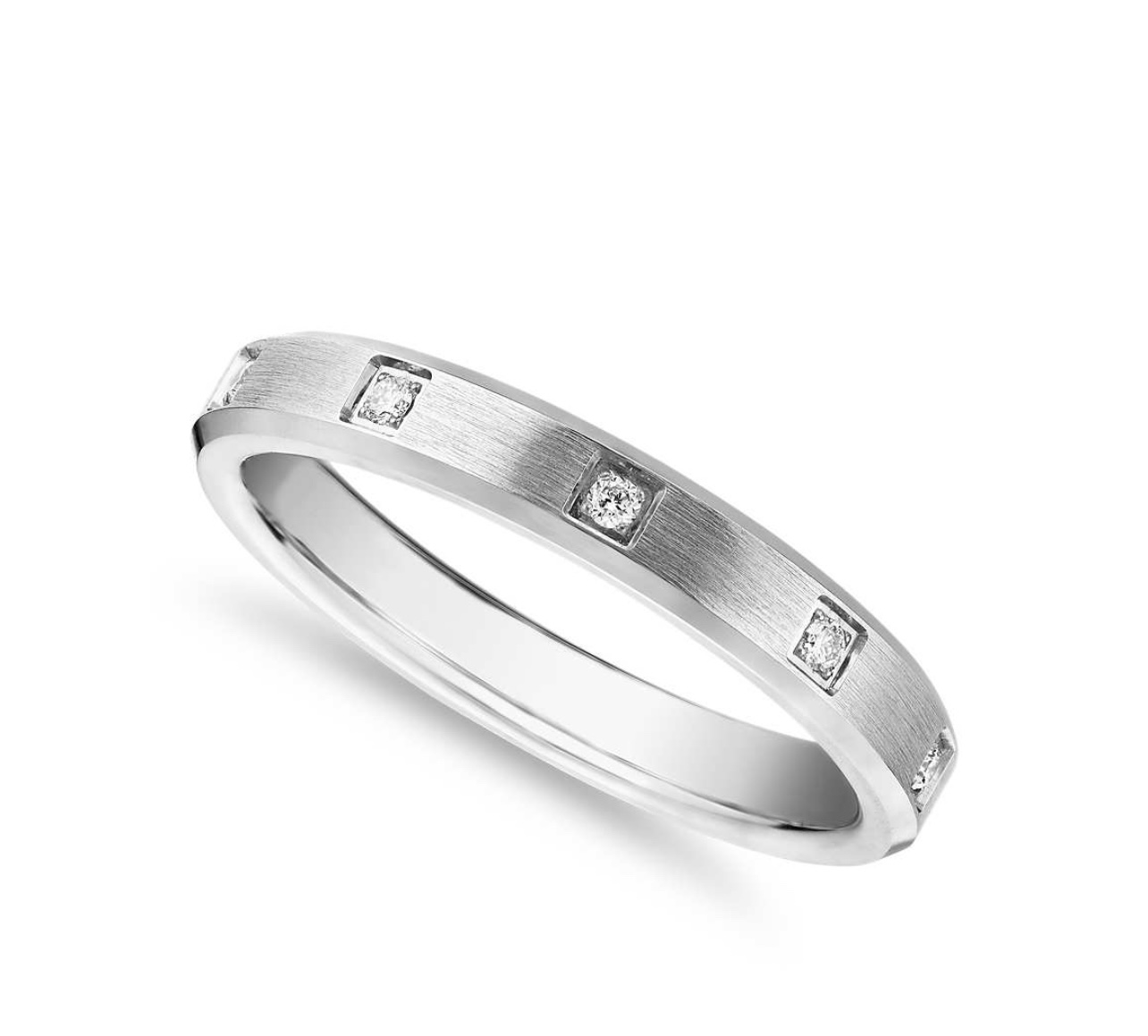 Обручальное кольцо из платины с бриллиантами