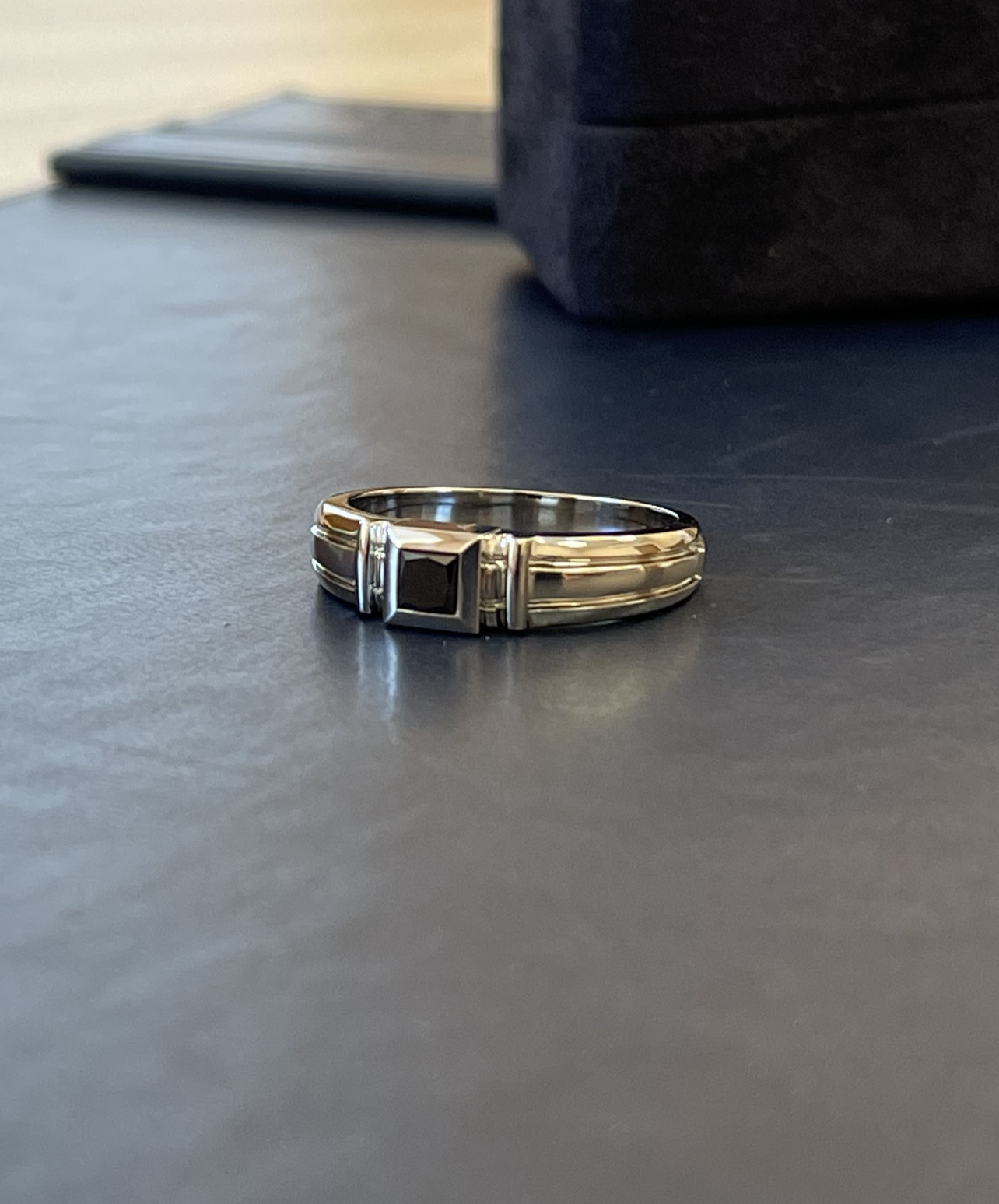 Мужской перстень с чёрным бриллиантом(0,60 ct.) из платины