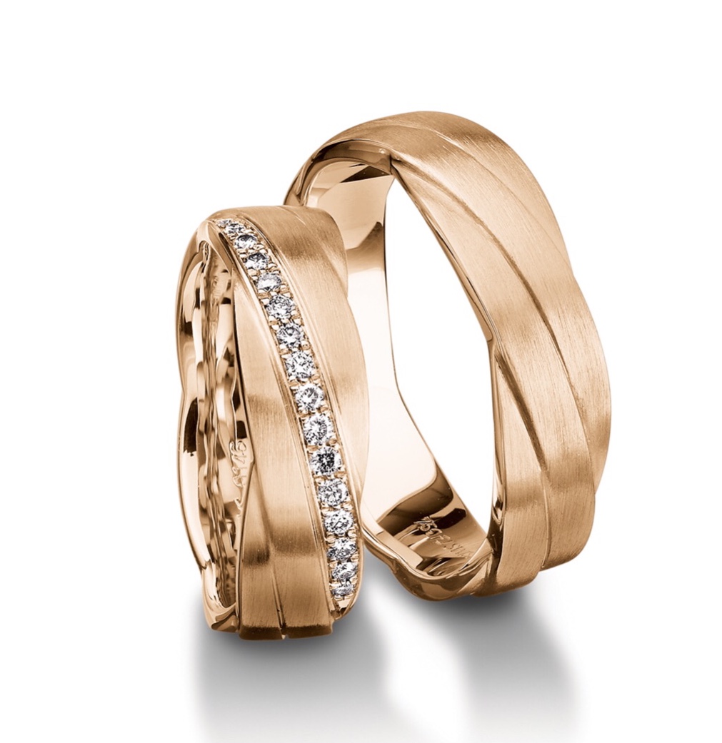 Обручальные кольца с бриллиантами(0,150 ct.) из золота
